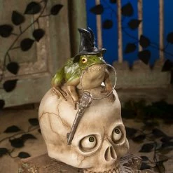 Bethany Lowe Toady On Skull New!