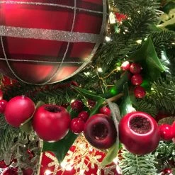 Winward Crab Apple & Currant Garland New!