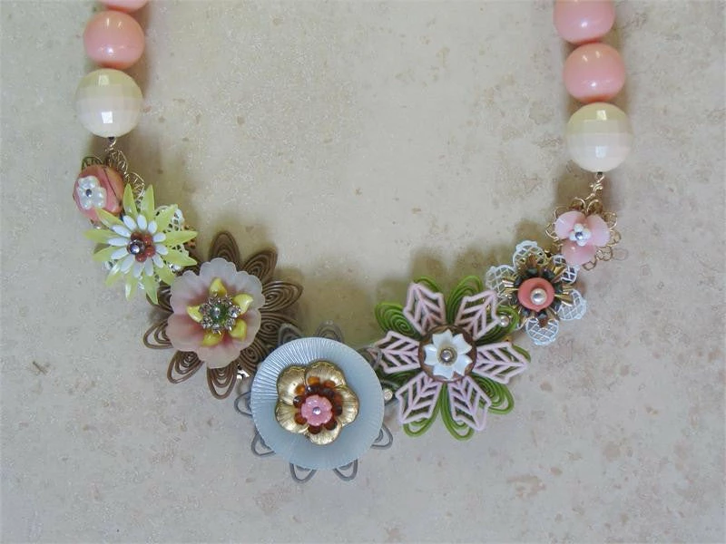 The Holiday Barn Pink Garland Necklace Valentine's Day 3 The Holiday Barn Pink Garland Necklace Valentine's Day