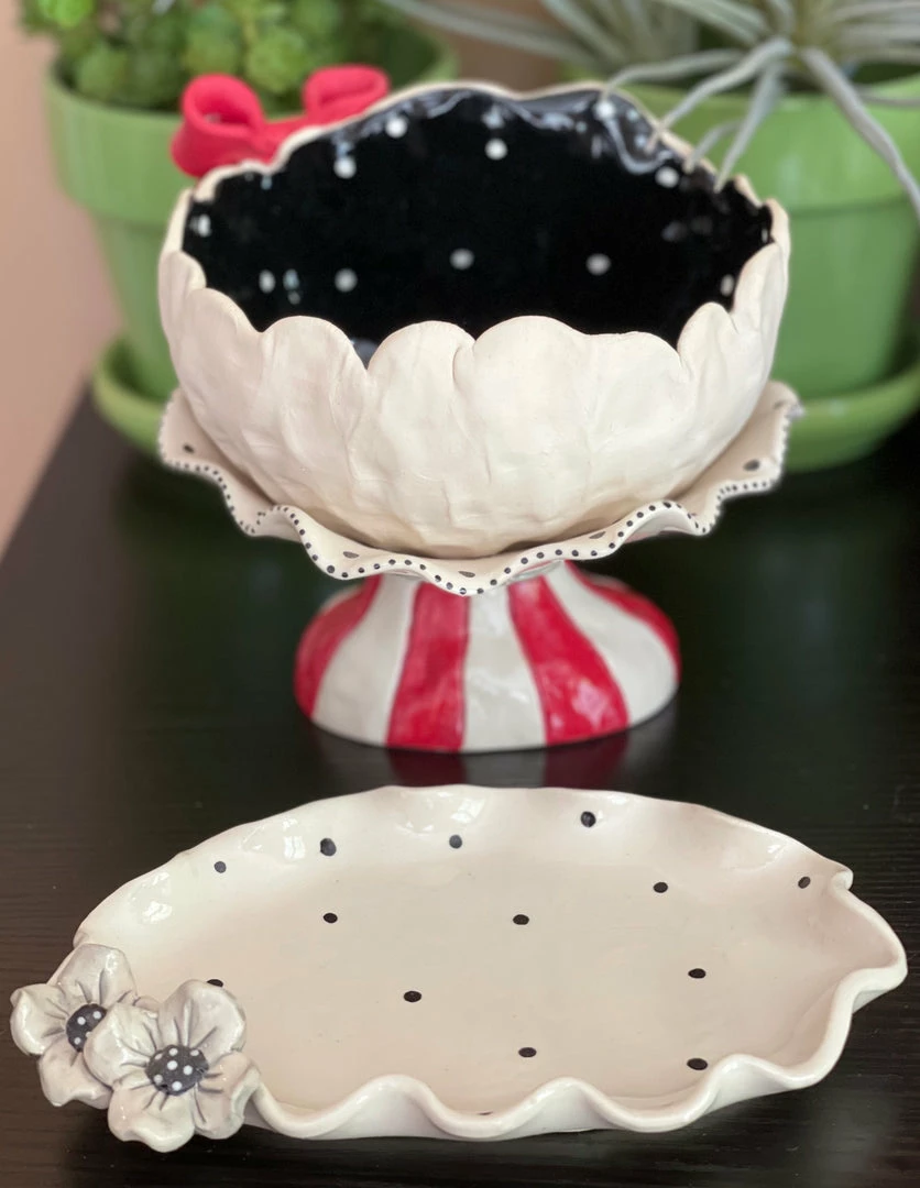 Teyros Lady Head Art Pottery Planter With Tray, Red Bow New! 4 Teyros Lady Head Art Pottery Planter With Tray, Red Bow New!