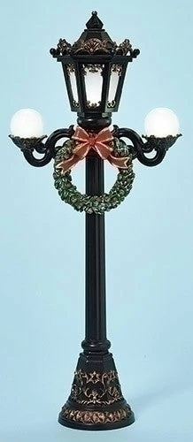 The Holiday Barn Old Fashioned Street Lamp With Christmas Wreath 3 The Holiday Barn Old Fashioned Street Lamp With Christmas Wreath